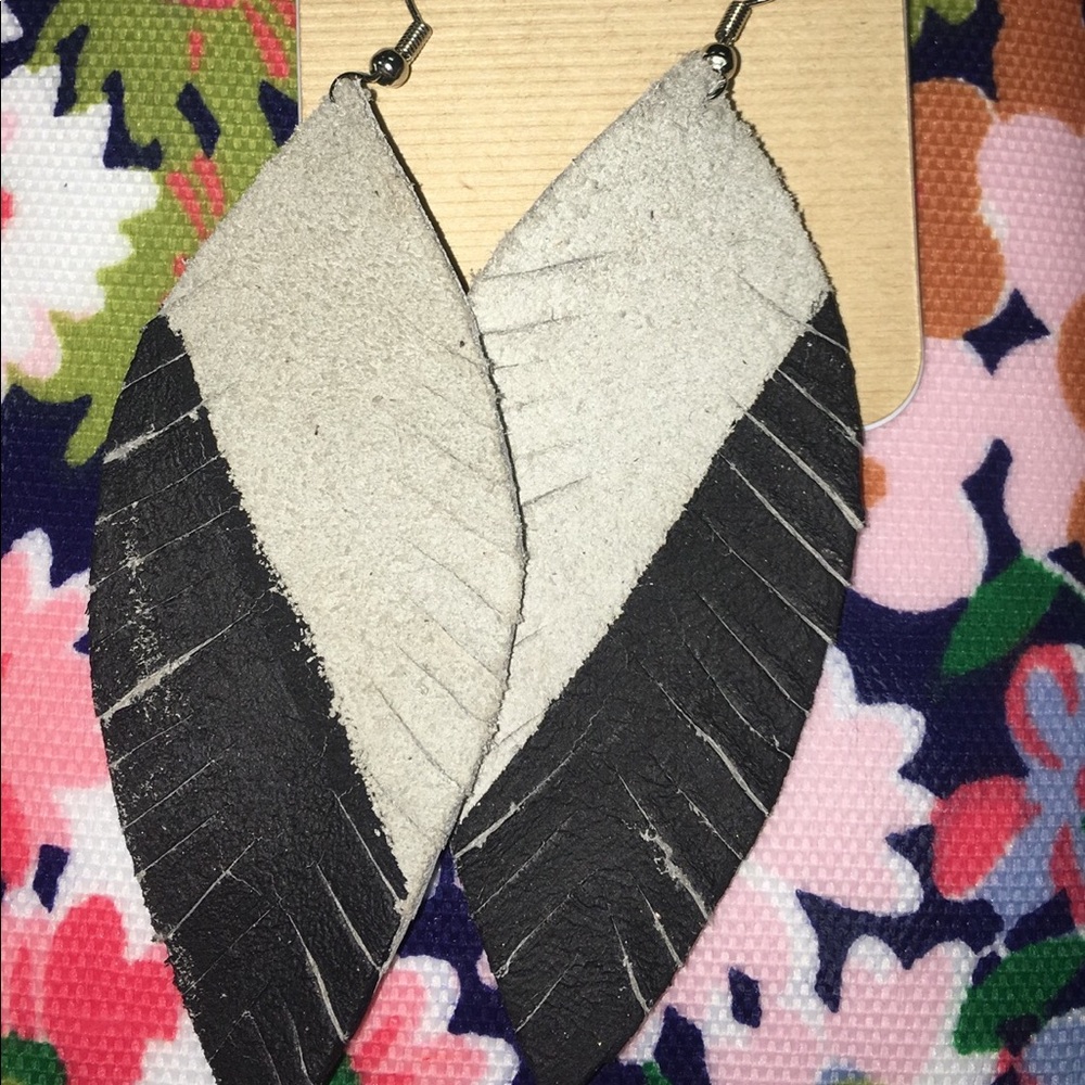 Earrings - Picture 1 of 1